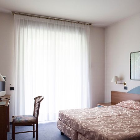 Roero Park Hotel Sommariva Perno Екстер'єр фото