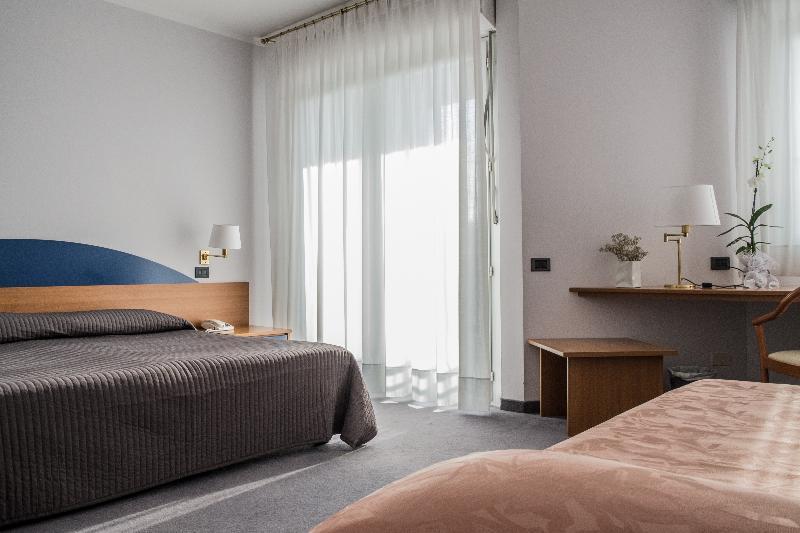 Roero Park Hotel Sommariva Perno Екстер'єр фото