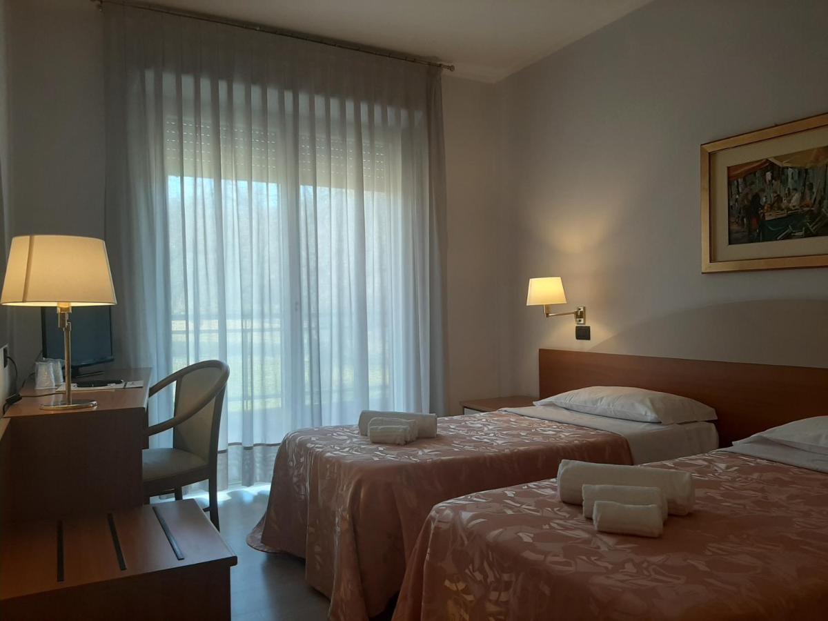 Roero Park Hotel Sommariva Perno Екстер'єр фото