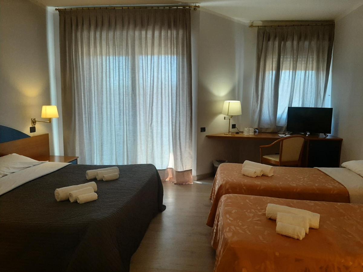 Roero Park Hotel Sommariva Perno Екстер'єр фото