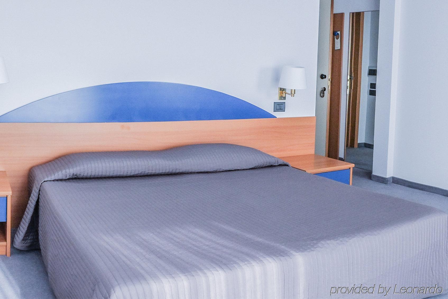 Roero Park Hotel Sommariva Perno Екстер'єр фото