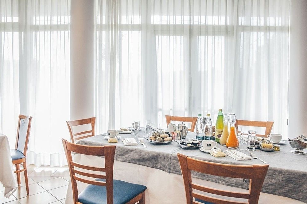Roero Park Hotel Sommariva Perno Екстер'єр фото