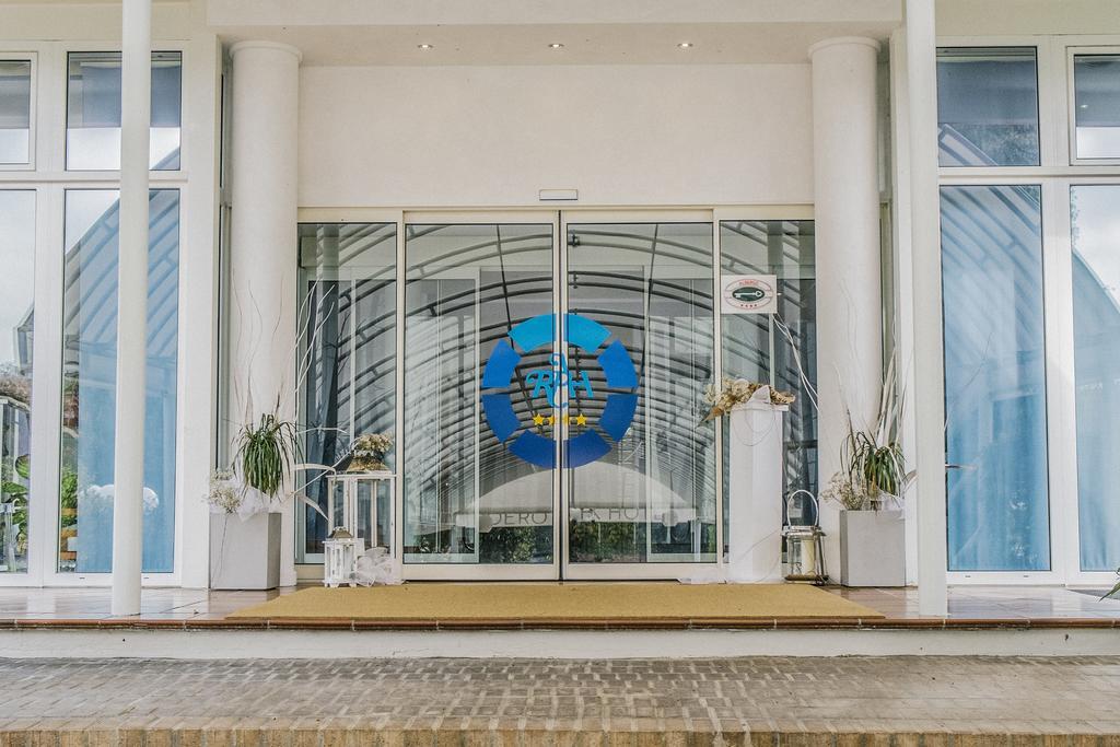 Roero Park Hotel Sommariva Perno Екстер'єр фото