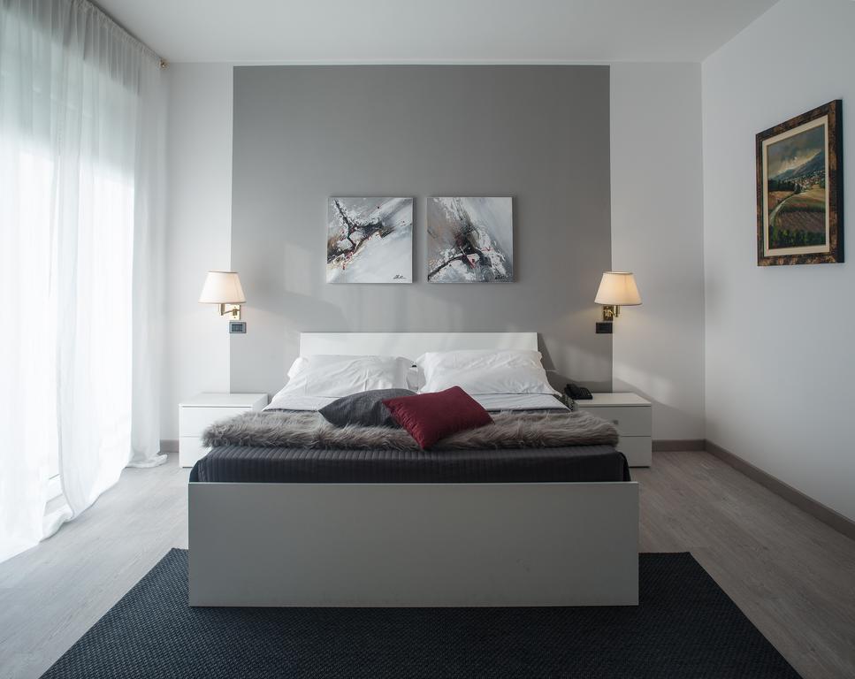 Roero Park Hotel Sommariva Perno Екстер'єр фото