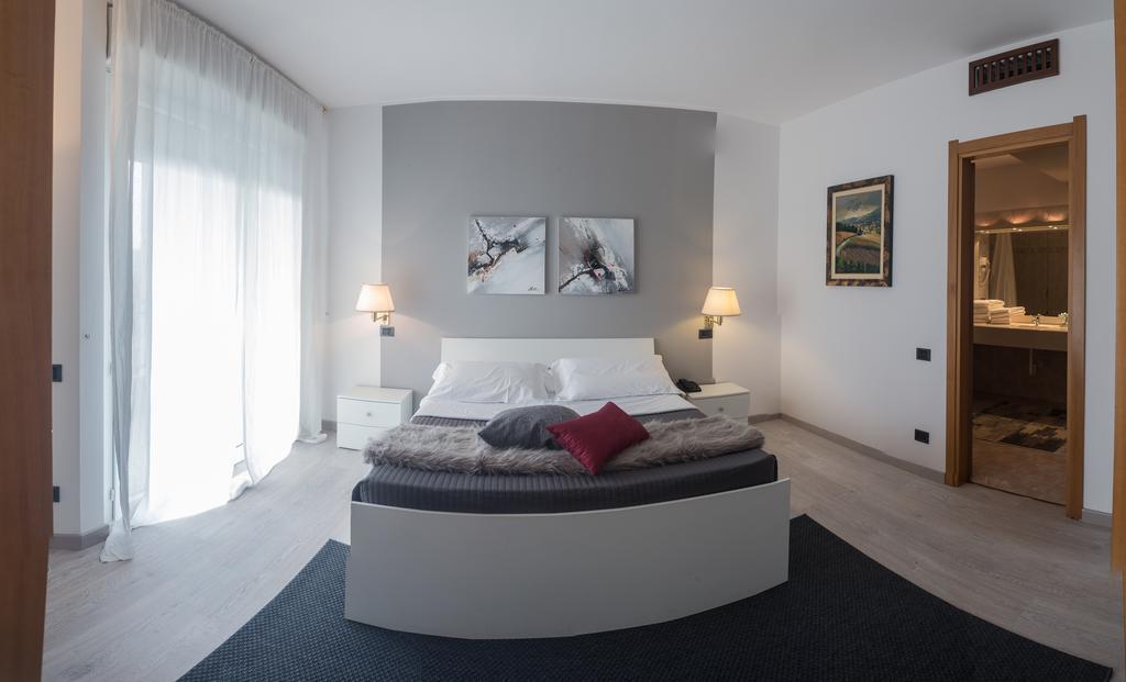Roero Park Hotel Sommariva Perno Екстер'єр фото