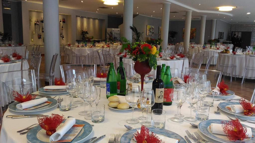 Roero Park Hotel Sommariva Perno Екстер'єр фото