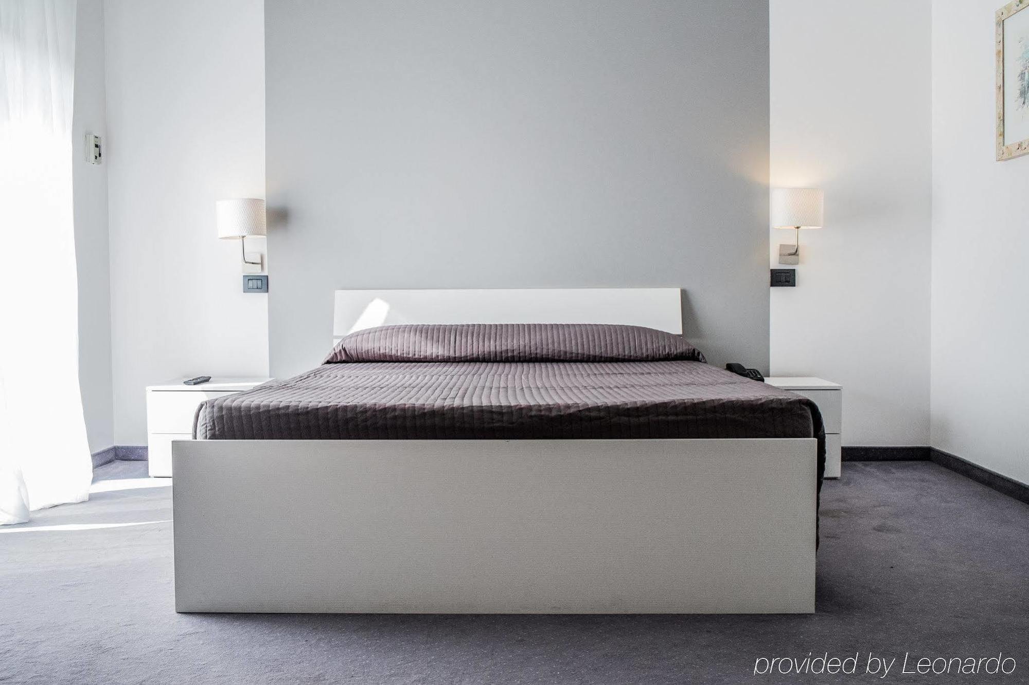 Roero Park Hotel Sommariva Perno Екстер'єр фото