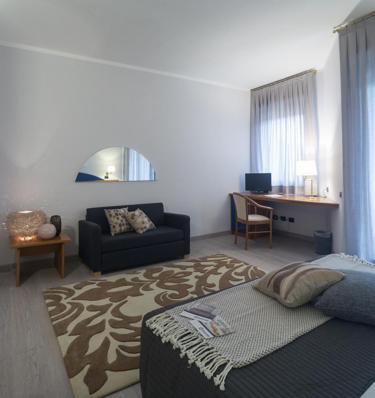 Roero Park Hotel Sommariva Perno Екстер'єр фото