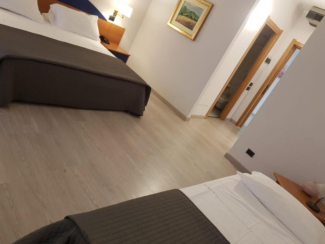 Roero Park Hotel Sommariva Perno Екстер'єр фото