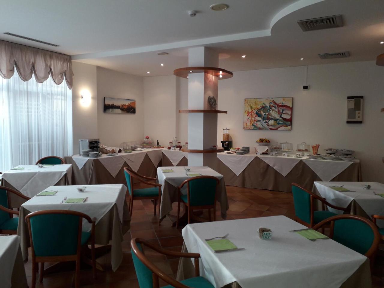 Roero Park Hotel Sommariva Perno Екстер'єр фото