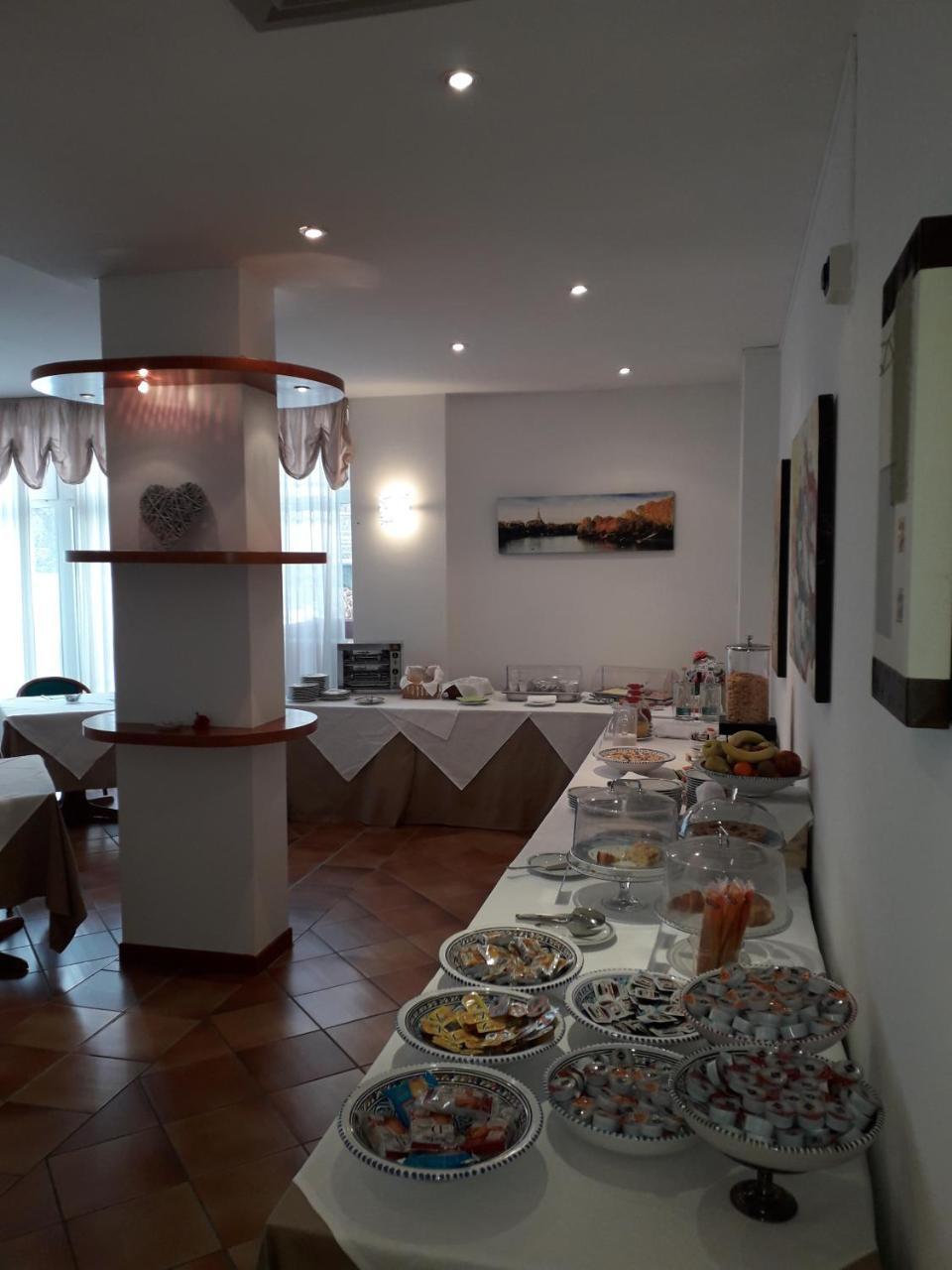 Roero Park Hotel Sommariva Perno Екстер'єр фото