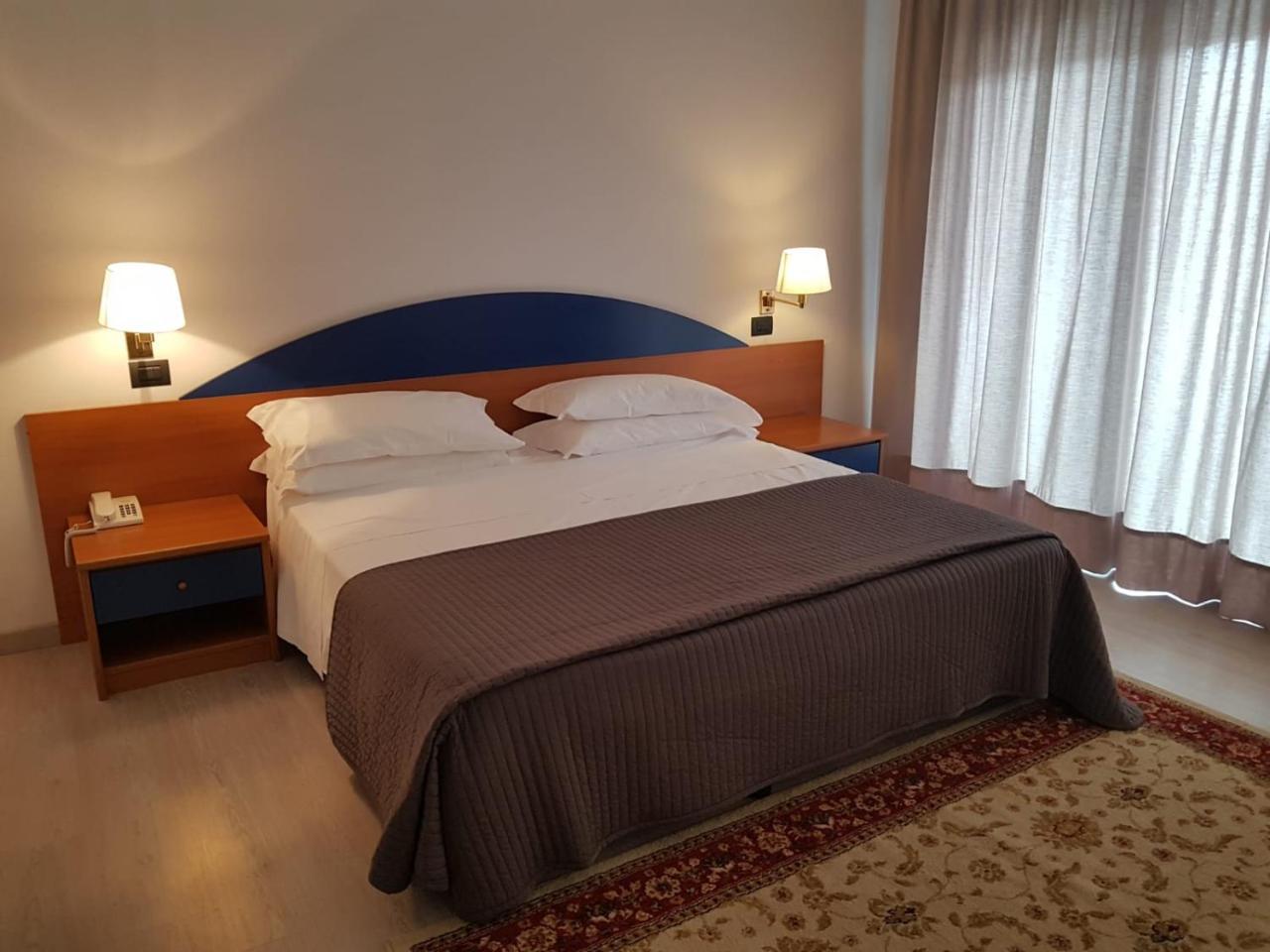 Roero Park Hotel Sommariva Perno Екстер'єр фото