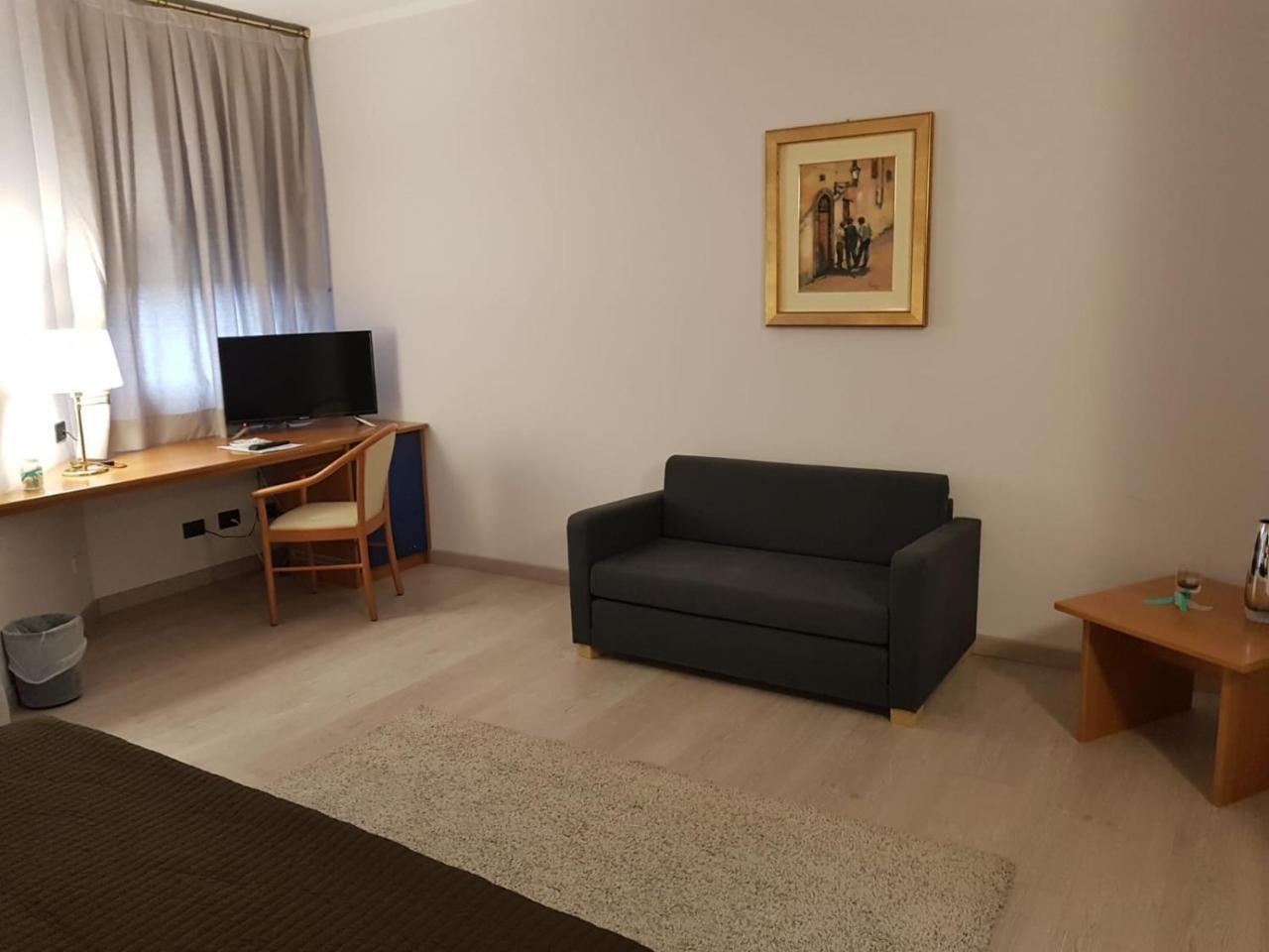 Roero Park Hotel Sommariva Perno Екстер'єр фото