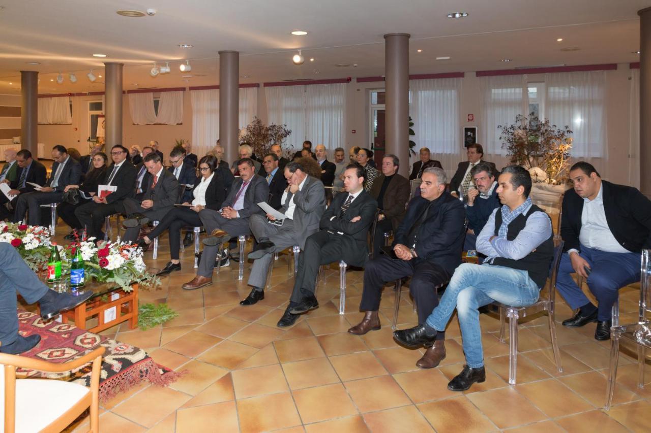 Roero Park Hotel Sommariva Perno Екстер'єр фото