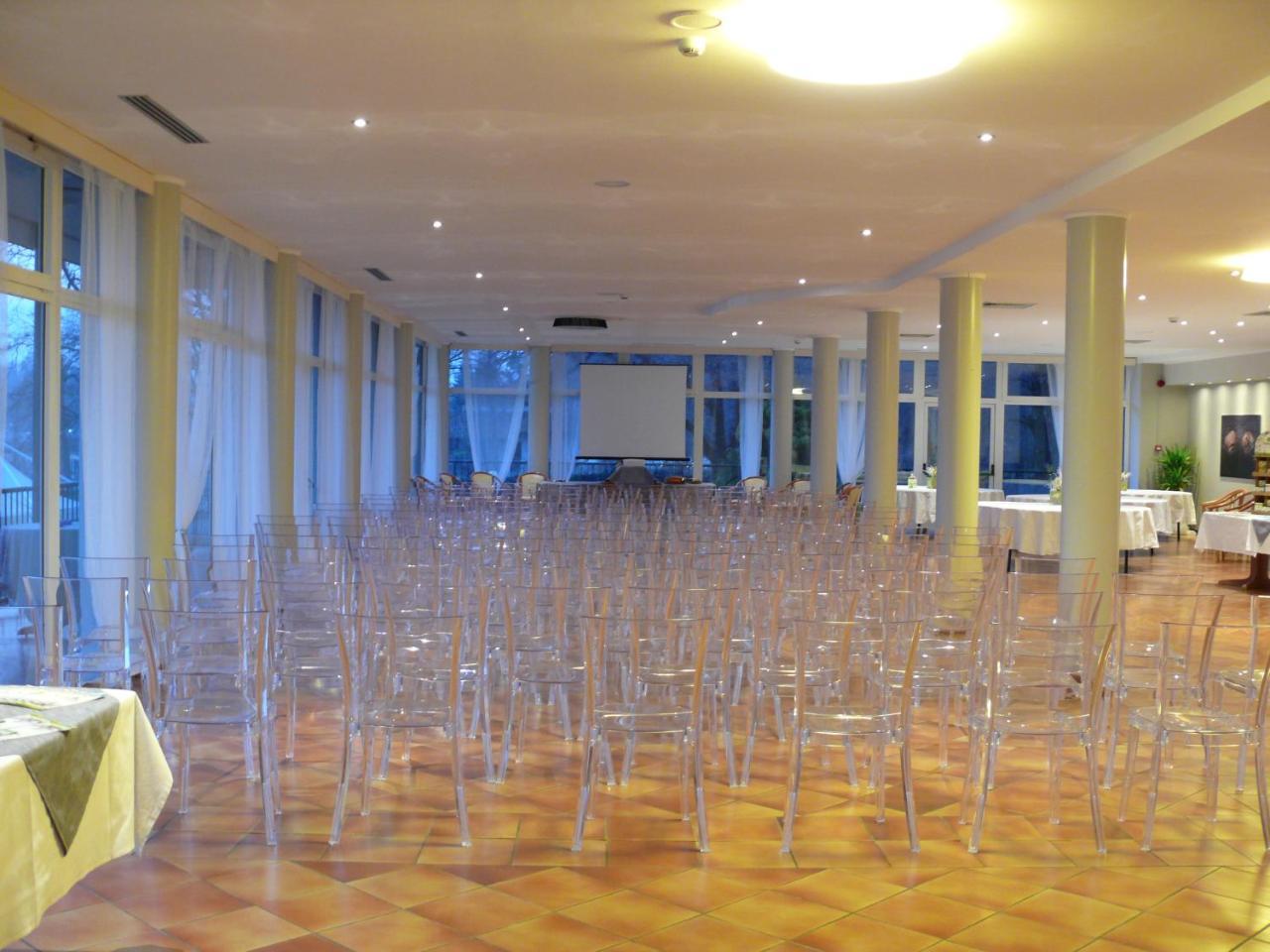 Roero Park Hotel Sommariva Perno Екстер'єр фото